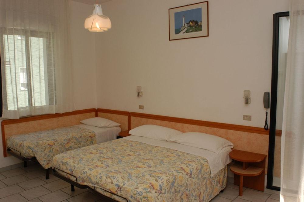 Hotel Roma Residenza تّشيرفييا المظهر الخارجي الصورة