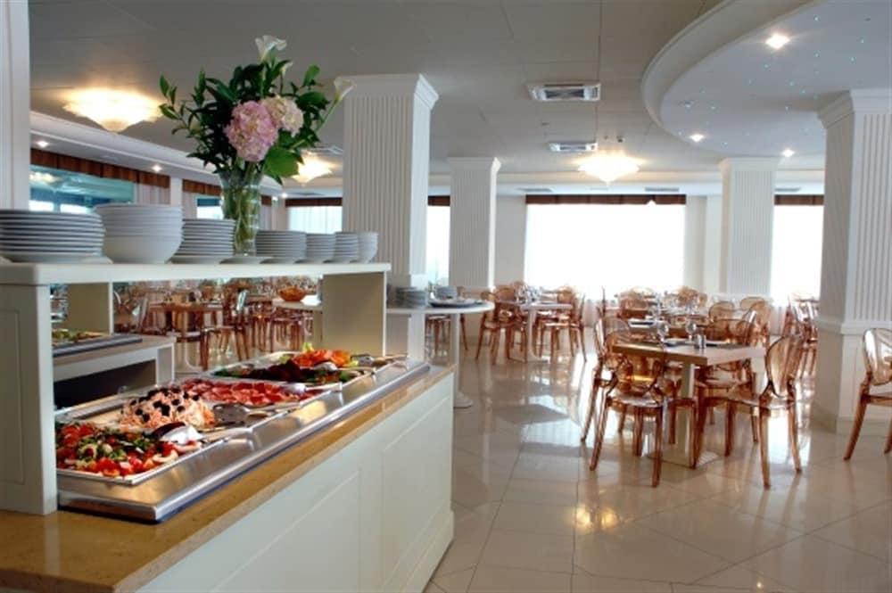 Hotel Roma Residenza تّشيرفييا المظهر الخارجي الصورة