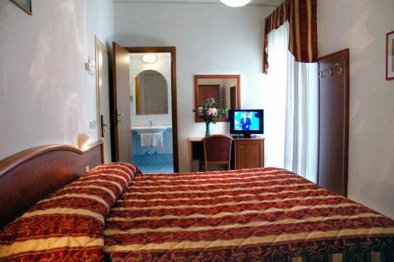 Hotel Roma Residenza تّشيرفييا المظهر الخارجي الصورة